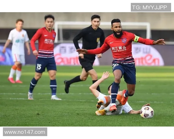 赛后复盘:上海足球队与重庆足球队的团队协作与战术分析探讨